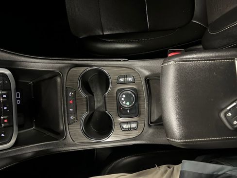 Certified 2021 GMC Acadia SLT w/ Technology Package image 27