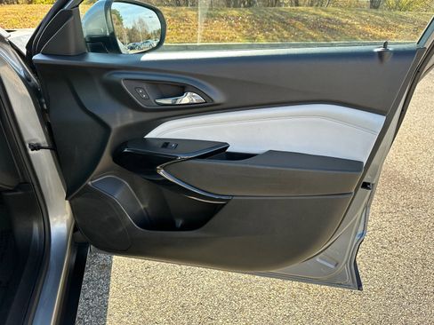 Used 2024 Chevrolet Trax LT w/ Driver Confidence Package image 14