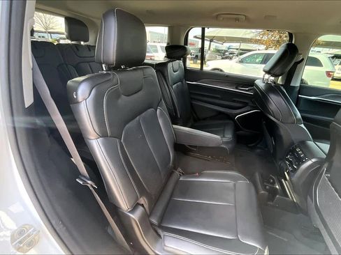 Used 2022 Jeep Grand Cherokee L Limited w/ Luxury Tech Group II image 18