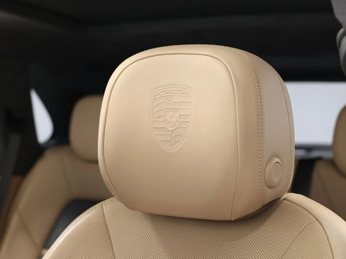 Used 2021 Porsche Cayenne Turbo S image 20