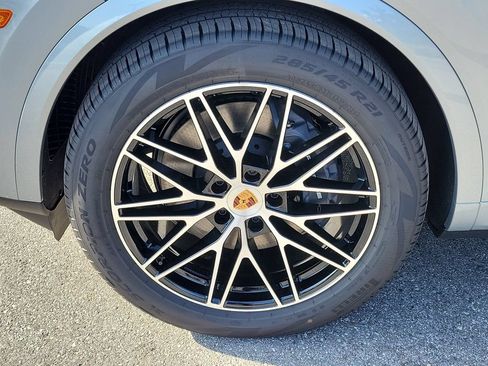 New 2026 Porsche Cayenne Coupe AWD/4WD image 12