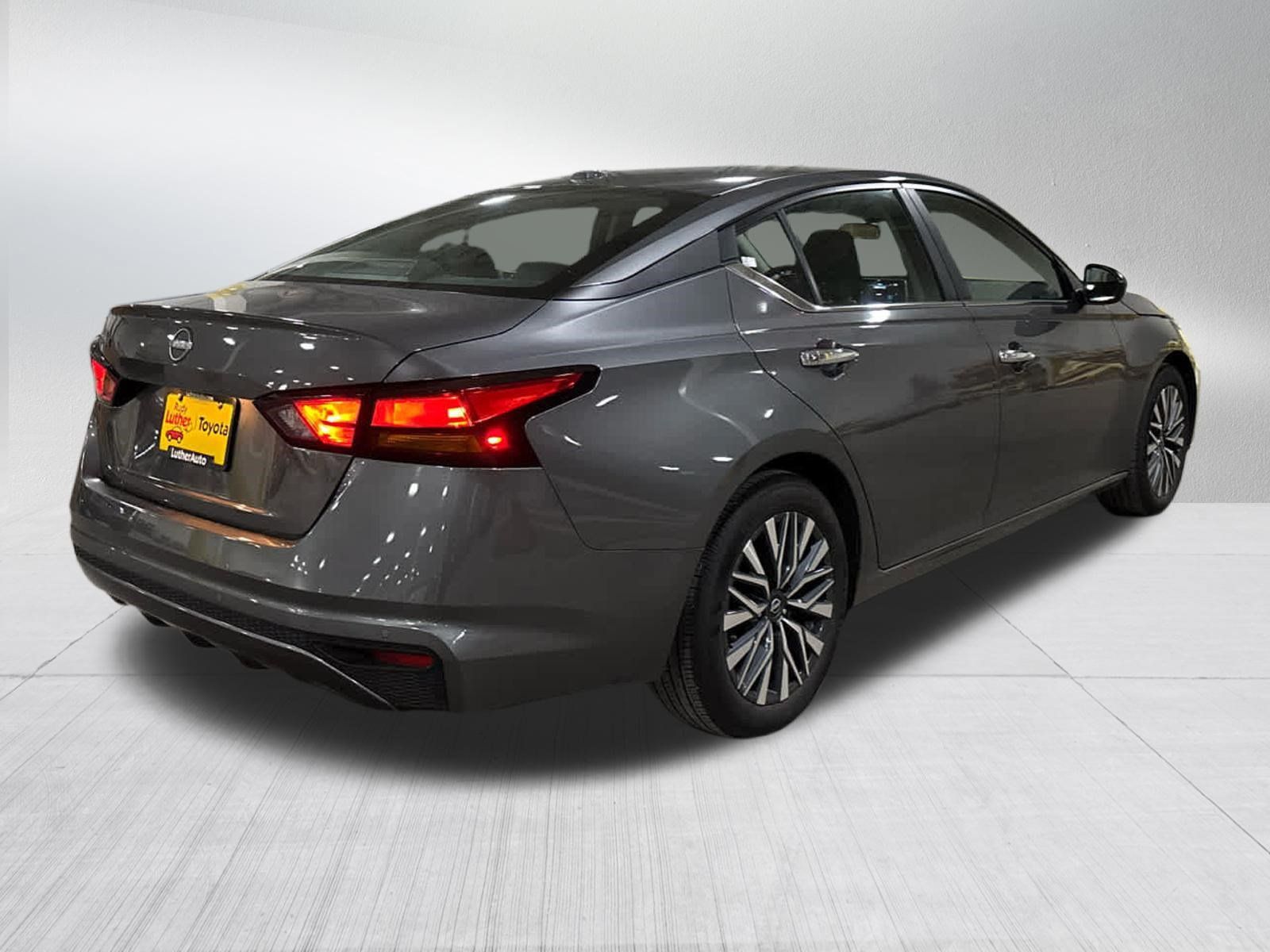 Used 2025 Nissan Altima 2.5 SV FWD image 6