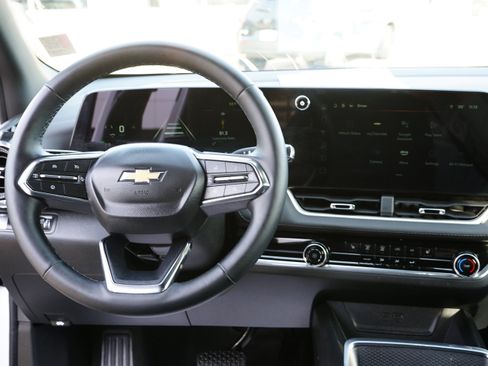 Used 2025 Chevrolet Equinox LT image 30