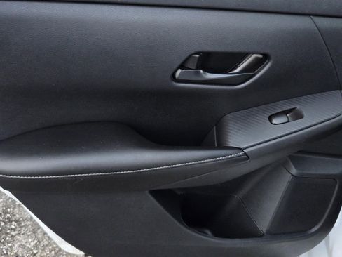 Used 2025 Nissan Sentra SV image 9