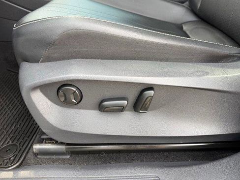 Used 2023 Volkswagen Tiguan SE w/ Panoramic Sunroof Package image 22