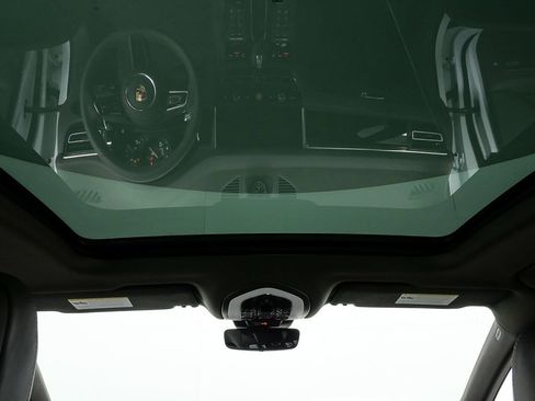 New 2026 Porsche Macan image 21