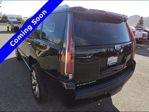 Used 2020 Cadillac Escalade Premium Luxury w/ Escalade Sport Edition AWD/4WD image 4