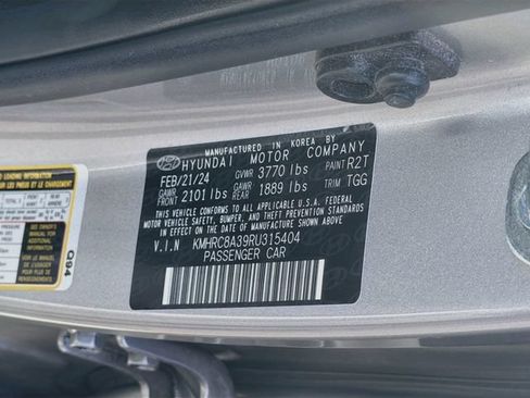 Used 2024 Hyundai Venue SEL FWD image 30