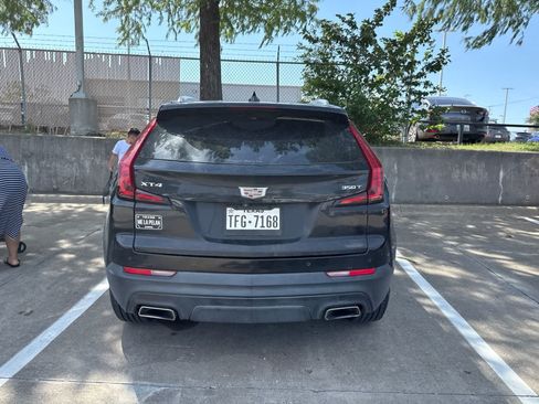 Used 2023 Cadillac XT4 Luxury w/ Cold Weather Package FWD image 4