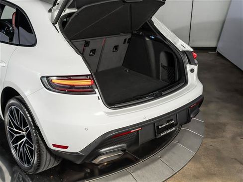 Used 2023 Porsche Macan AWD/4WD image 31