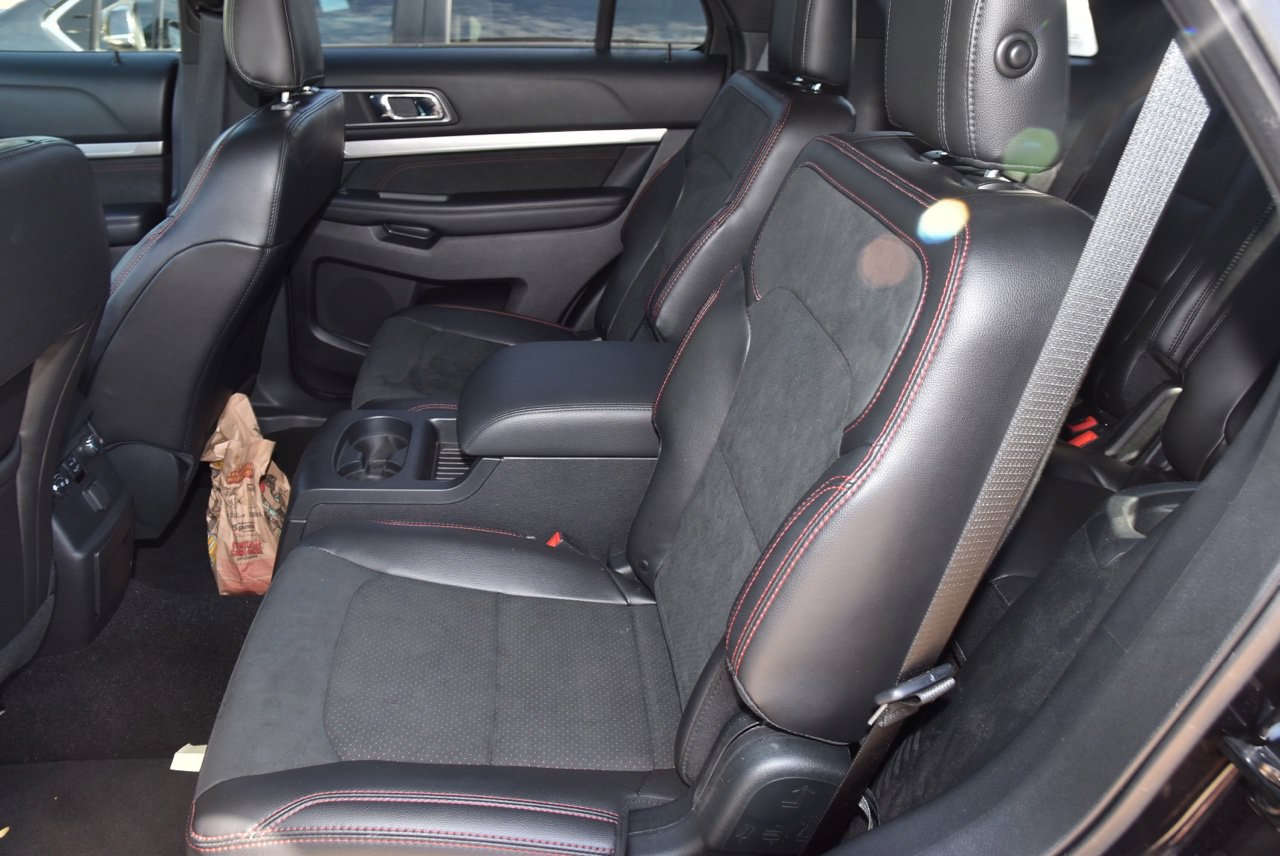 Used 2019 Ford Explorer XLT w/ Equipment Group 202A FWD image 11
