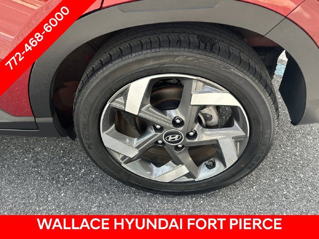 Used 2025 Hyundai Venue SEL FWD image 11