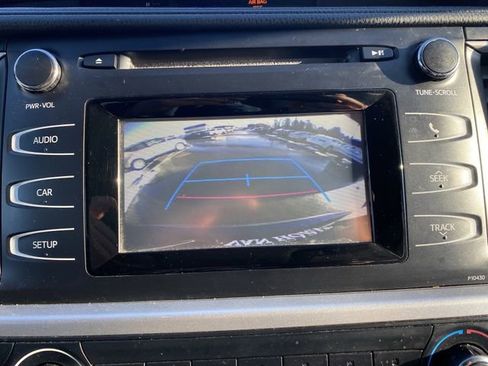 Used 2015 Toyota Highlander LE image 9