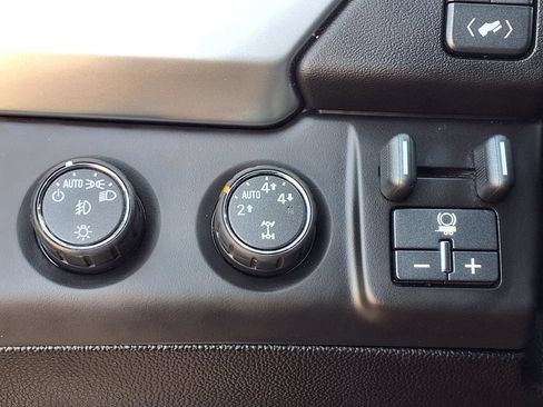 Used 2015 Chevrolet Tahoe LTZ AWD/4WD image 9