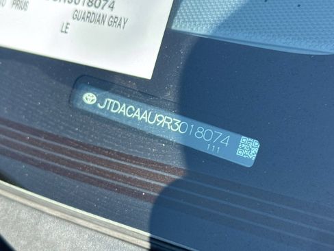 Used 2024 Toyota Prius LE FWD image 2