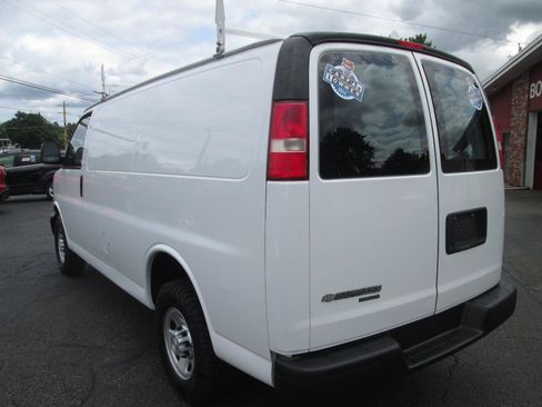 Used 2016 Chevrolet Express 2500 RWD image 14