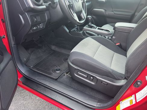 Used 2023 Toyota Tacoma TRD Sport AWD/4WD image 11