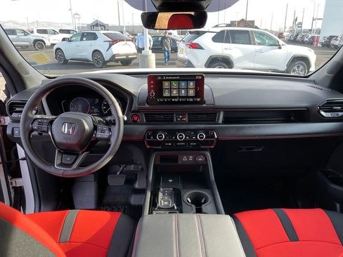 Used 2025 Honda Pilot TrailSport image 20