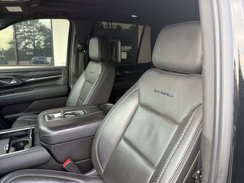 Used 2021 GMC Yukon Denali w/ Denali Premium Package image 3