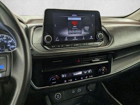 Used 2023 Nissan Rogue SV image 14