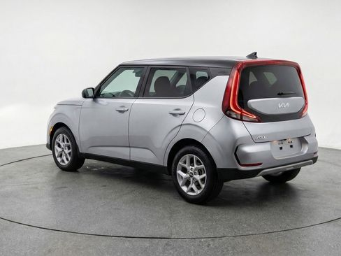 Used 2025 Kia Soul LX w/ LX Technology Package image 6