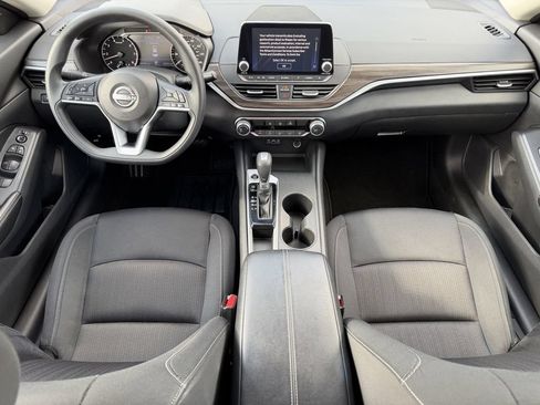 Used 2025 Nissan Altima 2.5 SV FWD image 12