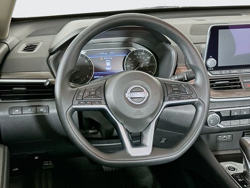 Used 2025 Nissan Altima 2.5 SV image 18