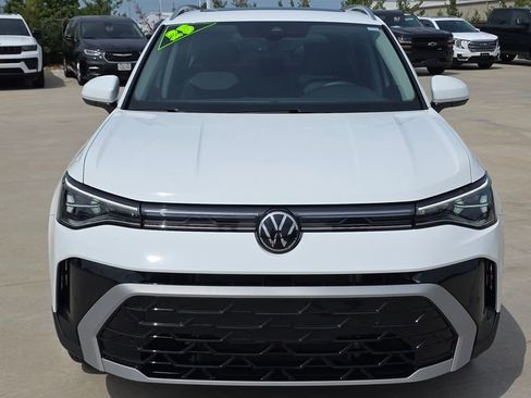 Used 2025 Volkswagen Taos SEL AWD/4WD image 8