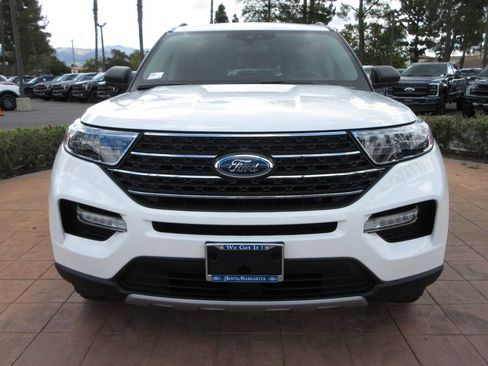 Certified 2023 Ford Explorer XLT w/ Equipment Group 202A AWD/4WD image 7