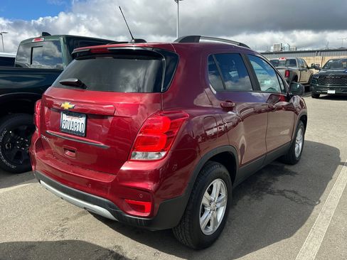Used 2022 Chevrolet Trax LT w/ Driver Confidence Package image 5