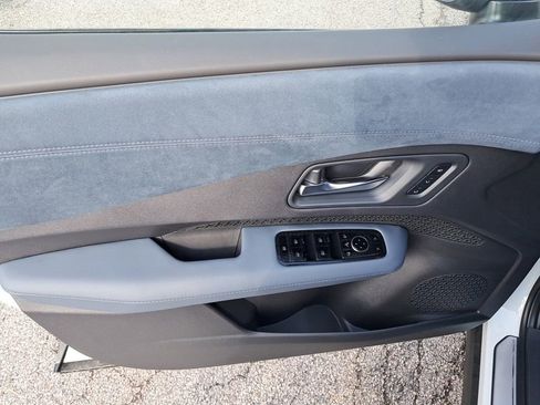 New 2025 Nissan Ariya Platinum image 11