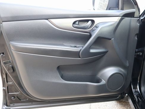 Used 2022 Nissan Rogue Sport S image 21