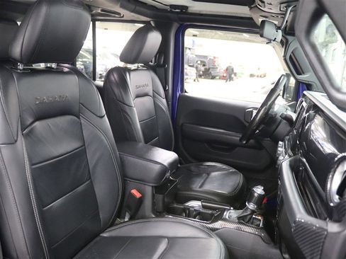 Used 2018 Jeep Wrangler Unlimited Sahara image 12