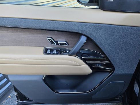 Used 2023 Land Rover Range Rover Sport SE image 17