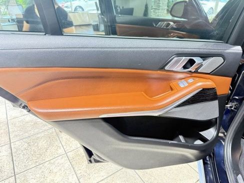 Used 2022 BMW X7 M50i image 22