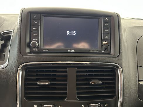 Used 2018 Dodge Grand Caravan SE w/ UConnect Hands-Free Group FWD image 19