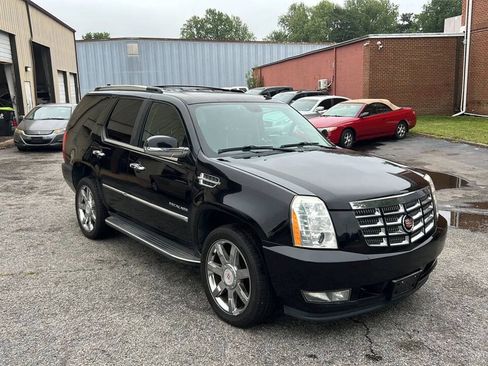 Used 2010 Cadillac Escalade Luxury w/ Livery Package AWD/4WD image 3