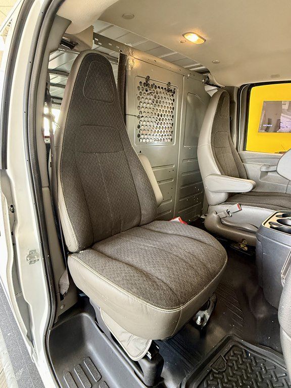Used 2018 Chevrolet Express 2500 w/ Driver Convenience Package RWD image 16