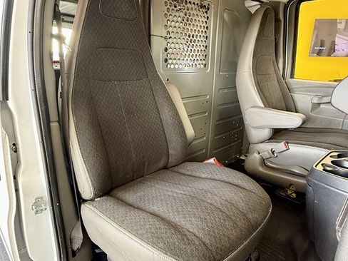 Used 2018 Chevrolet Express 2500 w/ Driver Convenience Package RWD image 16