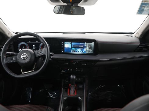 Used 2025 Nissan Kicks SR AWD/4WD image 14