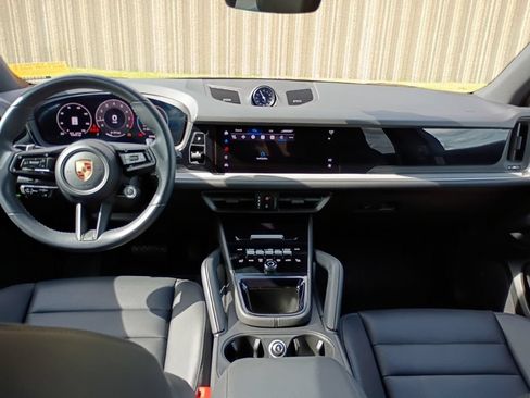 Certified 2025 Porsche Cayenne AWD/4WD image 12