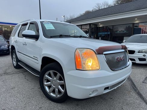 Used 2011 GMC Yukon Denali image 3