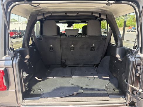 Used 2025 Jeep Wrangler Unlimited Rubicon AWD/4WD image 22