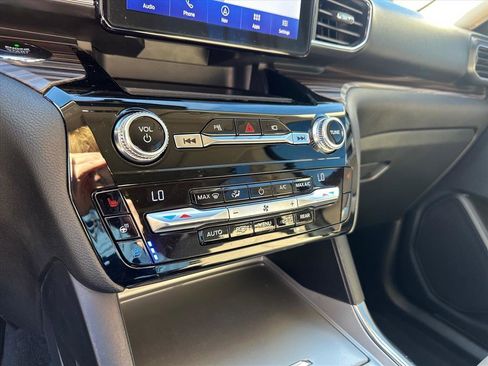 Certified 2021 Ford Explorer Limited w/ Equipment Group 301A image 17