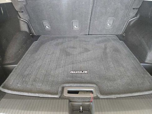 Used 2024 Nissan Rogue SV image 30