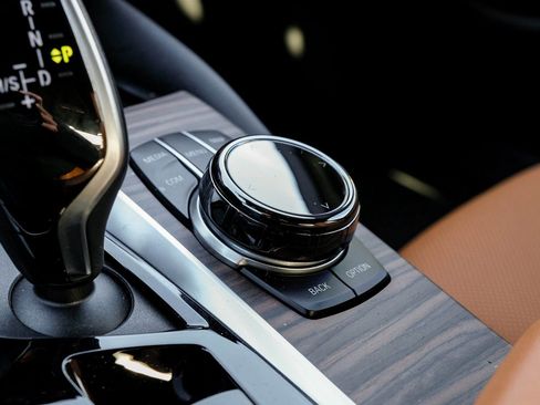 Used 2023 BMW 530i xDrive w/ Executive Package image 31