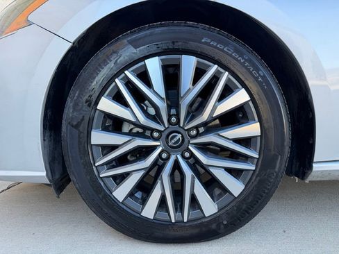 Used 2024 Nissan Altima 2.5 SV image 29