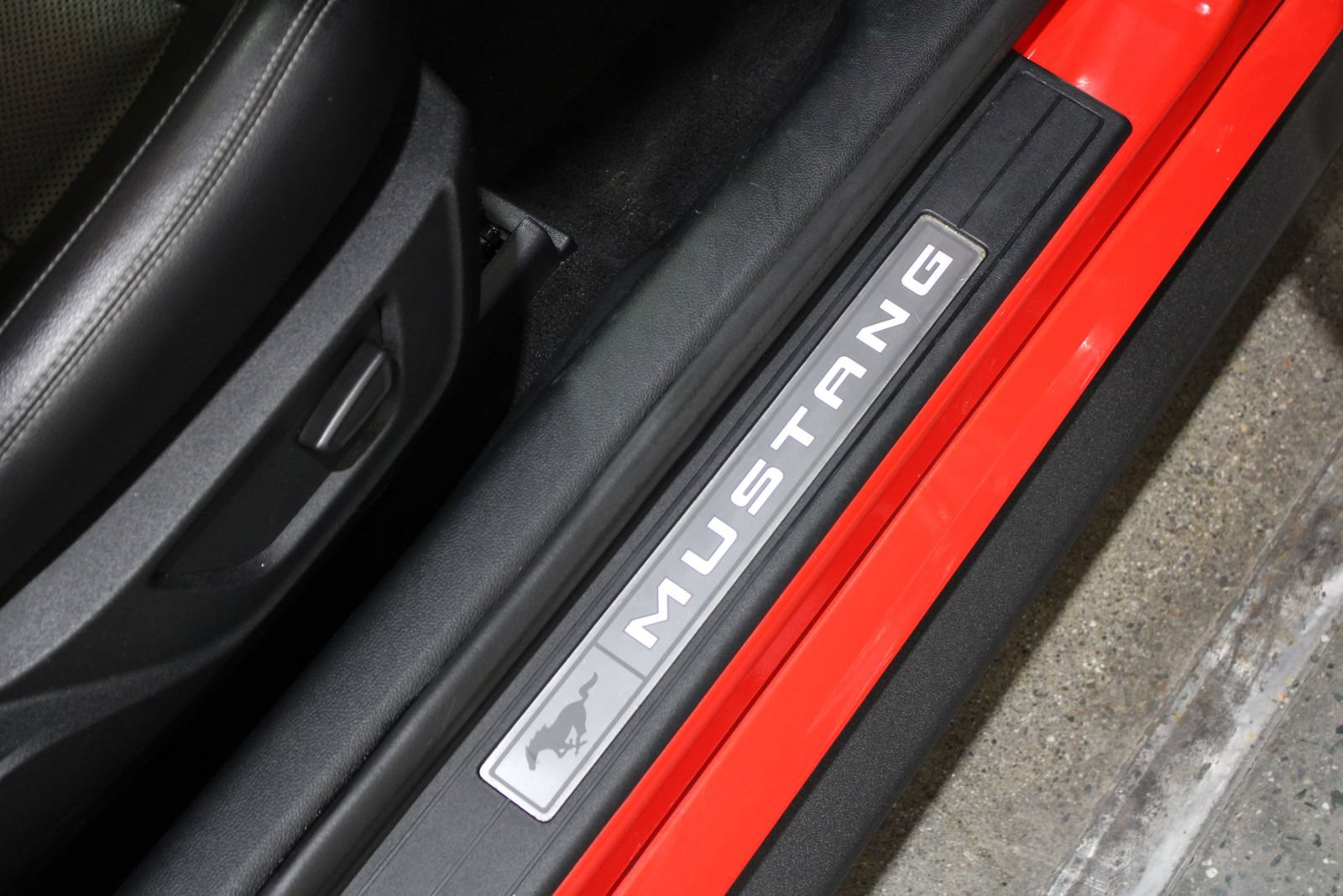 Used 2020 Ford Mustang Premium RWD image 25