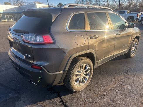 Used 2019 Jeep Cherokee Latitude Plus w/ Cold Weather Group image 5