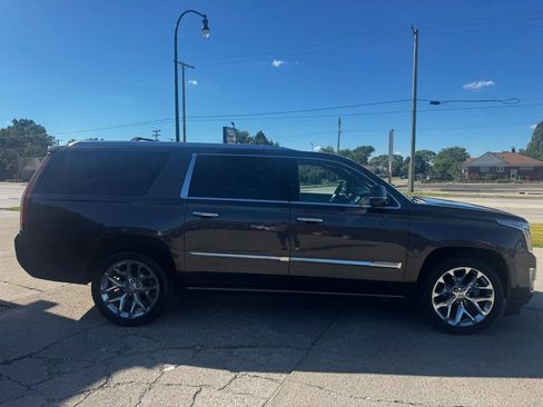 Used 2016 Cadillac Escalade ESV Platinum AWD/4WD image 3